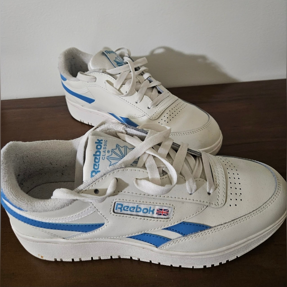 Reebok Classic Women's Sneakers! Size 9.5 EUC!